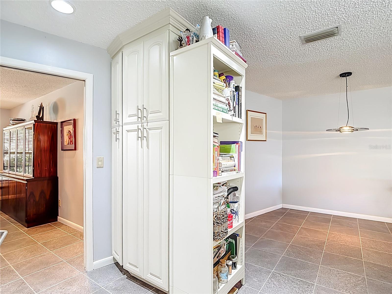 Listing photo id 14 for 6005 Pratt Street