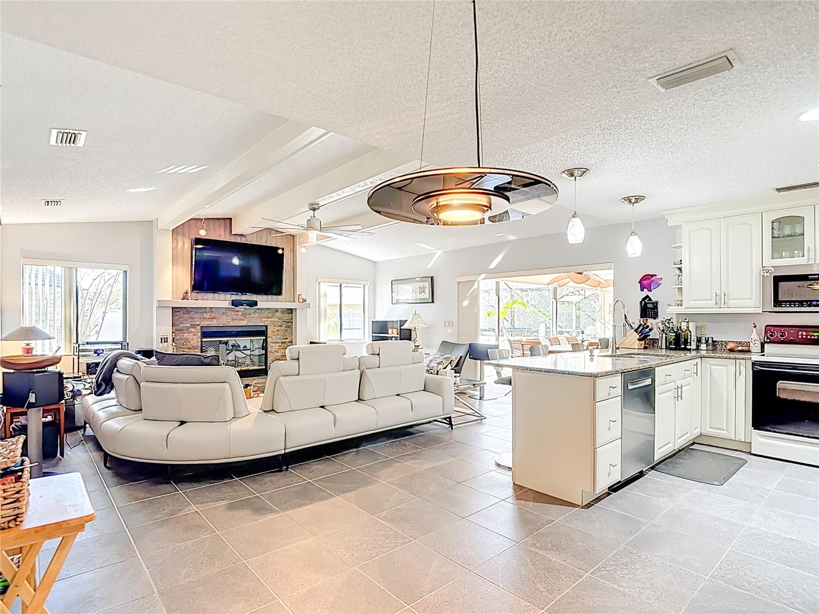 Listing photo id 15 for 6005 Pratt Street