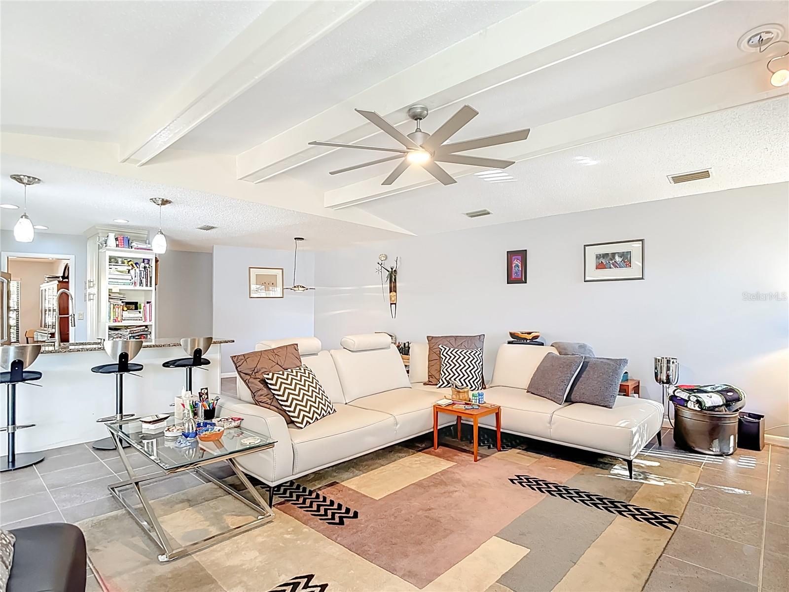 Listing photo id 16 for 6005 Pratt Street