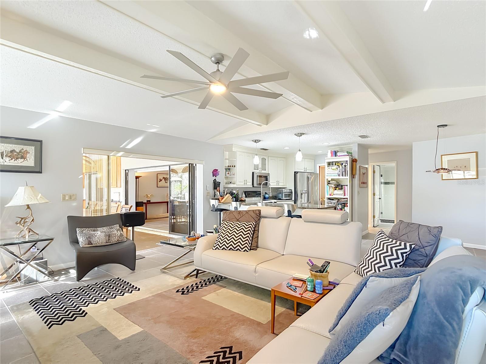 Listing photo id 17 for 6005 Pratt Street