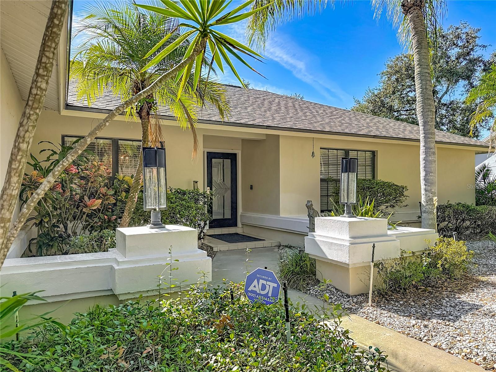 Listing photo id 1 for 6005 Pratt Street