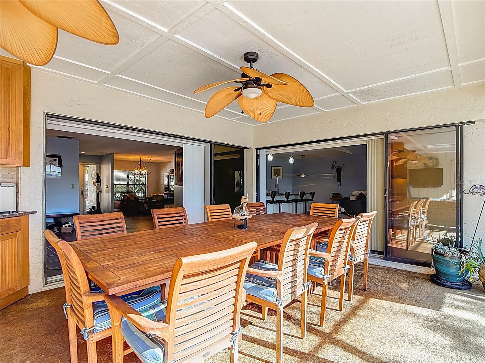 Listing photo id 28 for 6005 Pratt Street