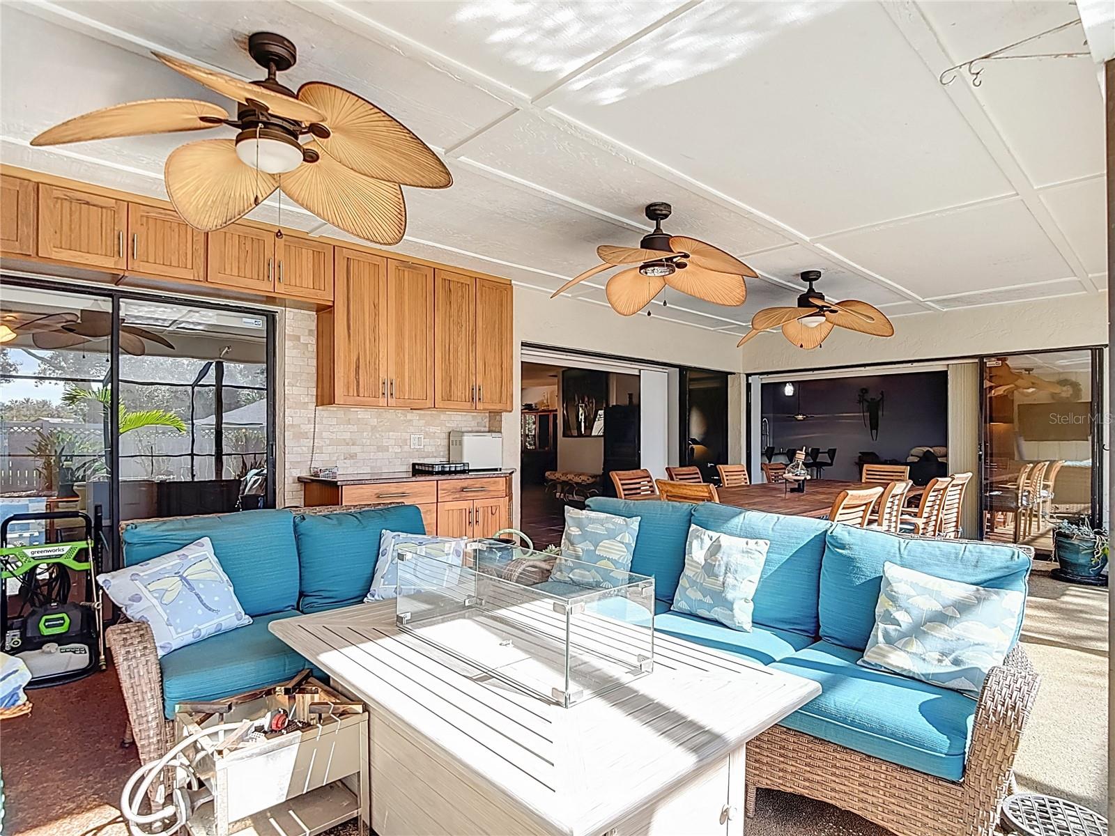 Listing photo id 29 for 6005 Pratt Street