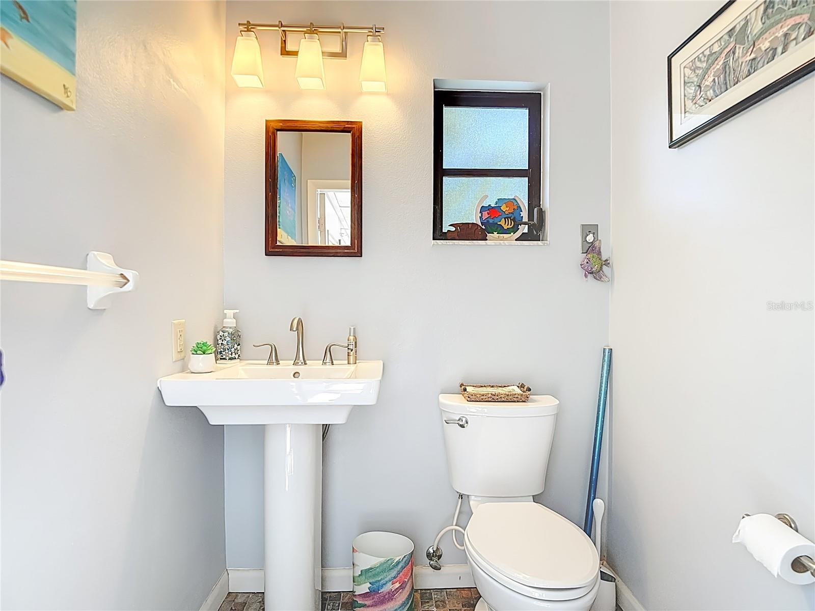 Listing photo id 36 for 6005 Pratt Street