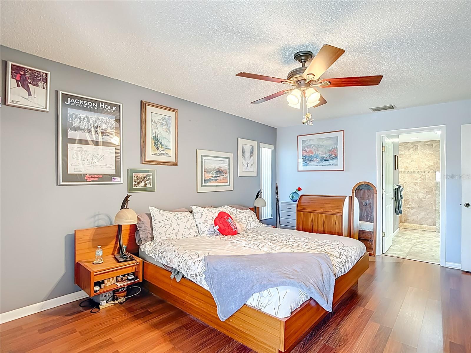 Listing photo id 38 for 6005 Pratt Street