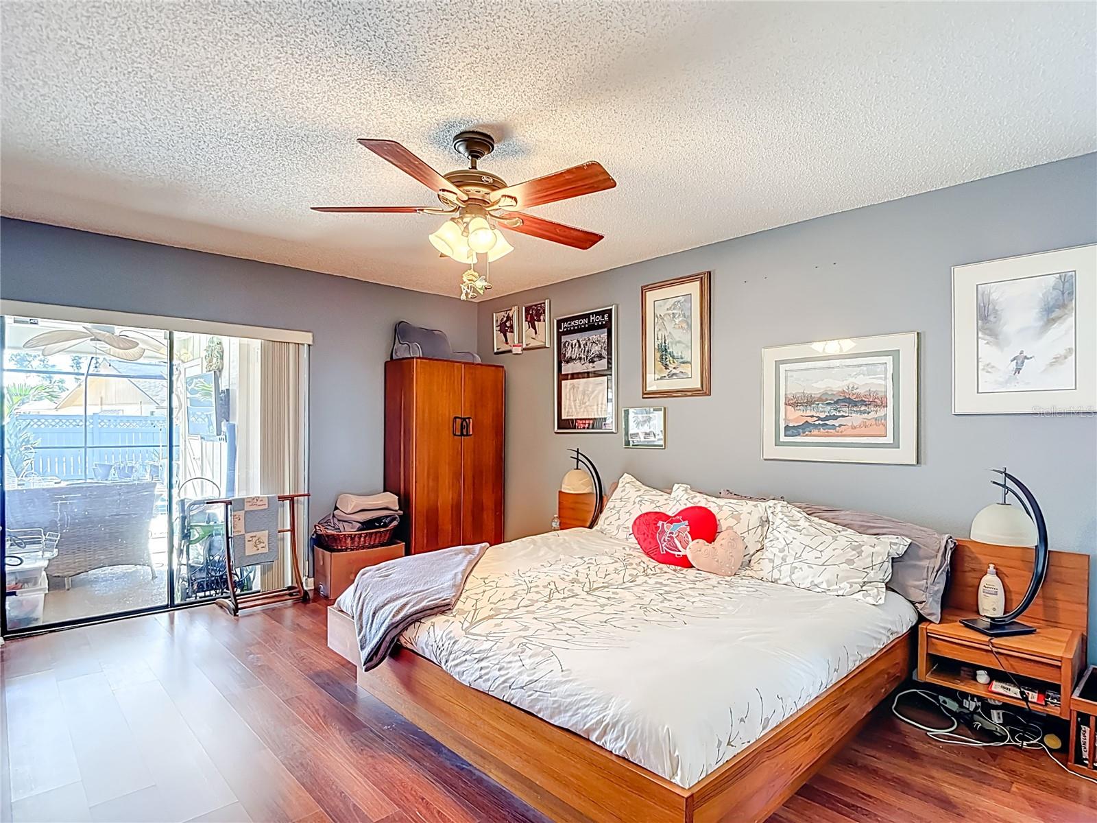 Listing photo id 39 for 6005 Pratt Street