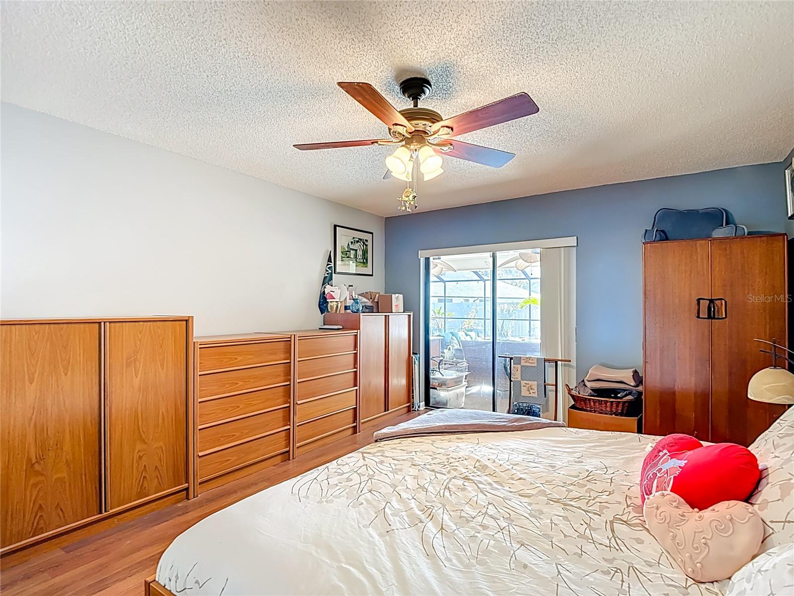 Listing photo id 40 for 6005 Pratt Street