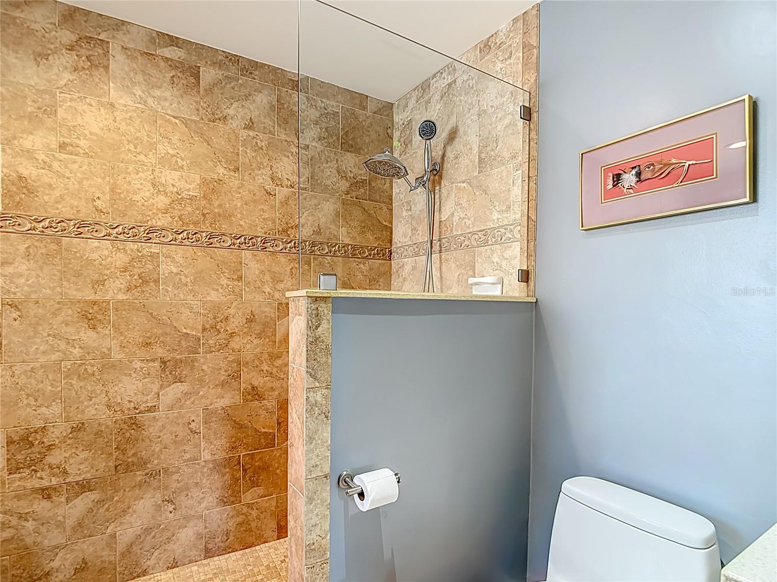 Listing photo id 41 for 6005 Pratt Street