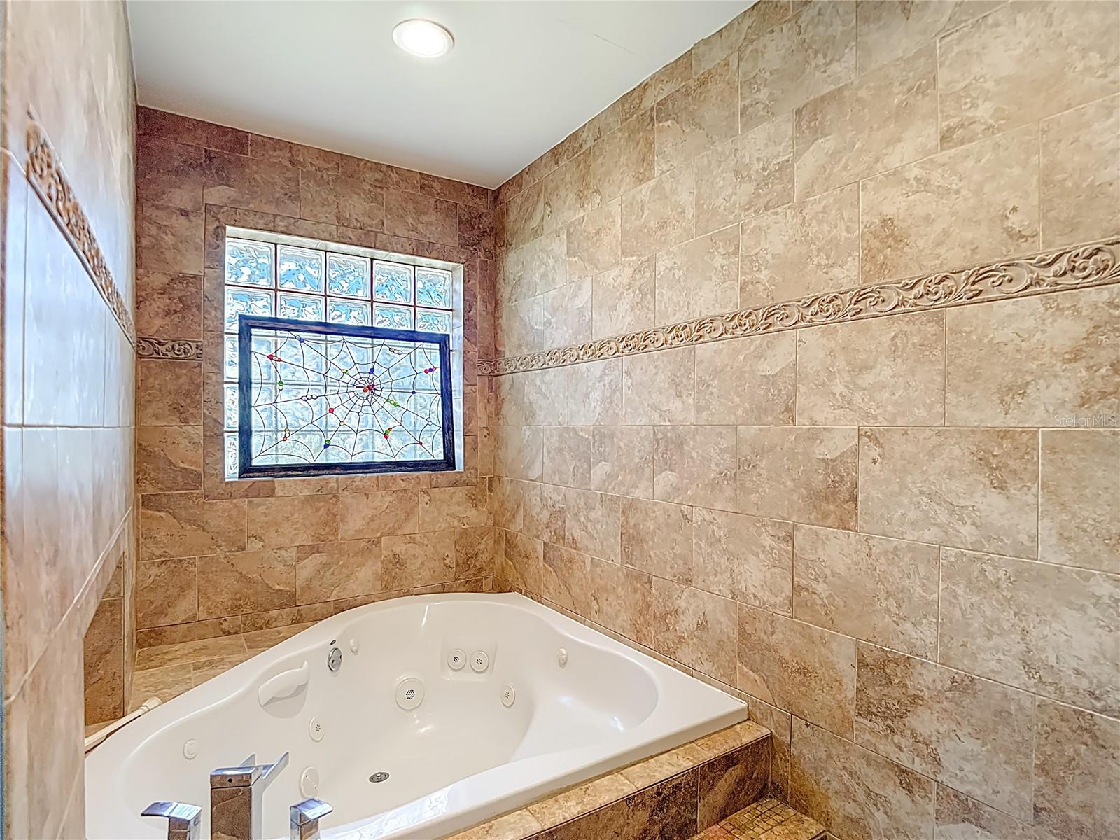 Listing photo id 44 for 6005 Pratt Street