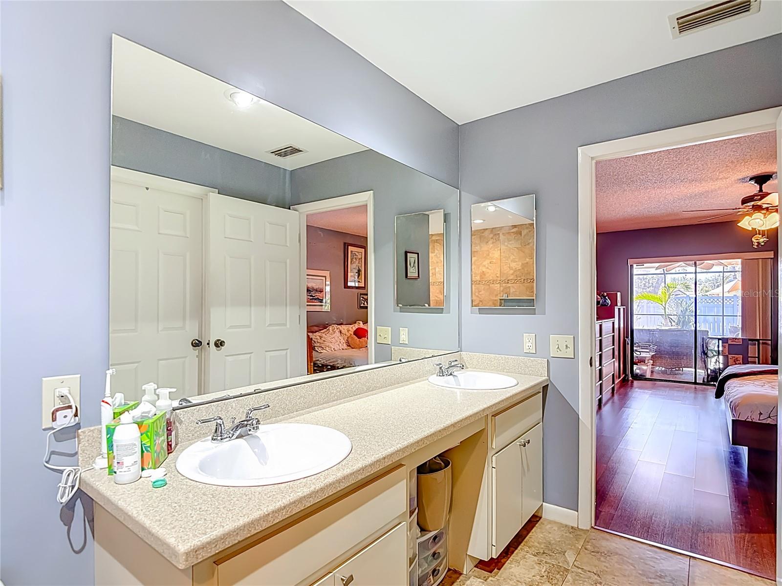 Listing photo id 45 for 6005 Pratt Street