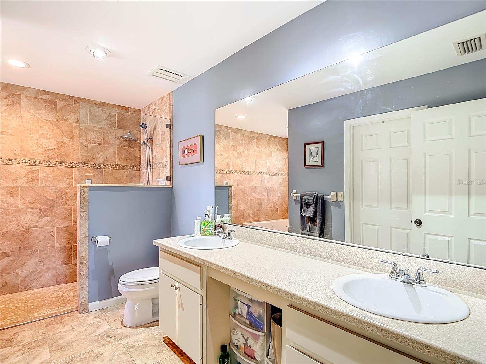 Listing photo id 46 for 6005 Pratt Street