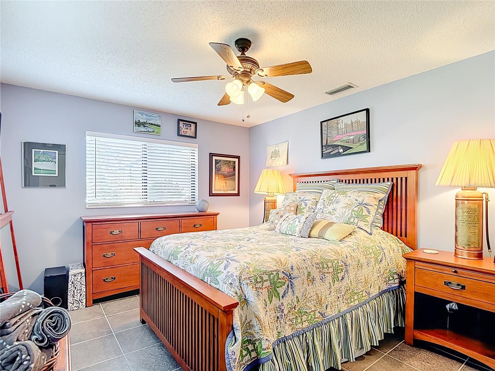 Listing photo id 48 for 6005 Pratt Street