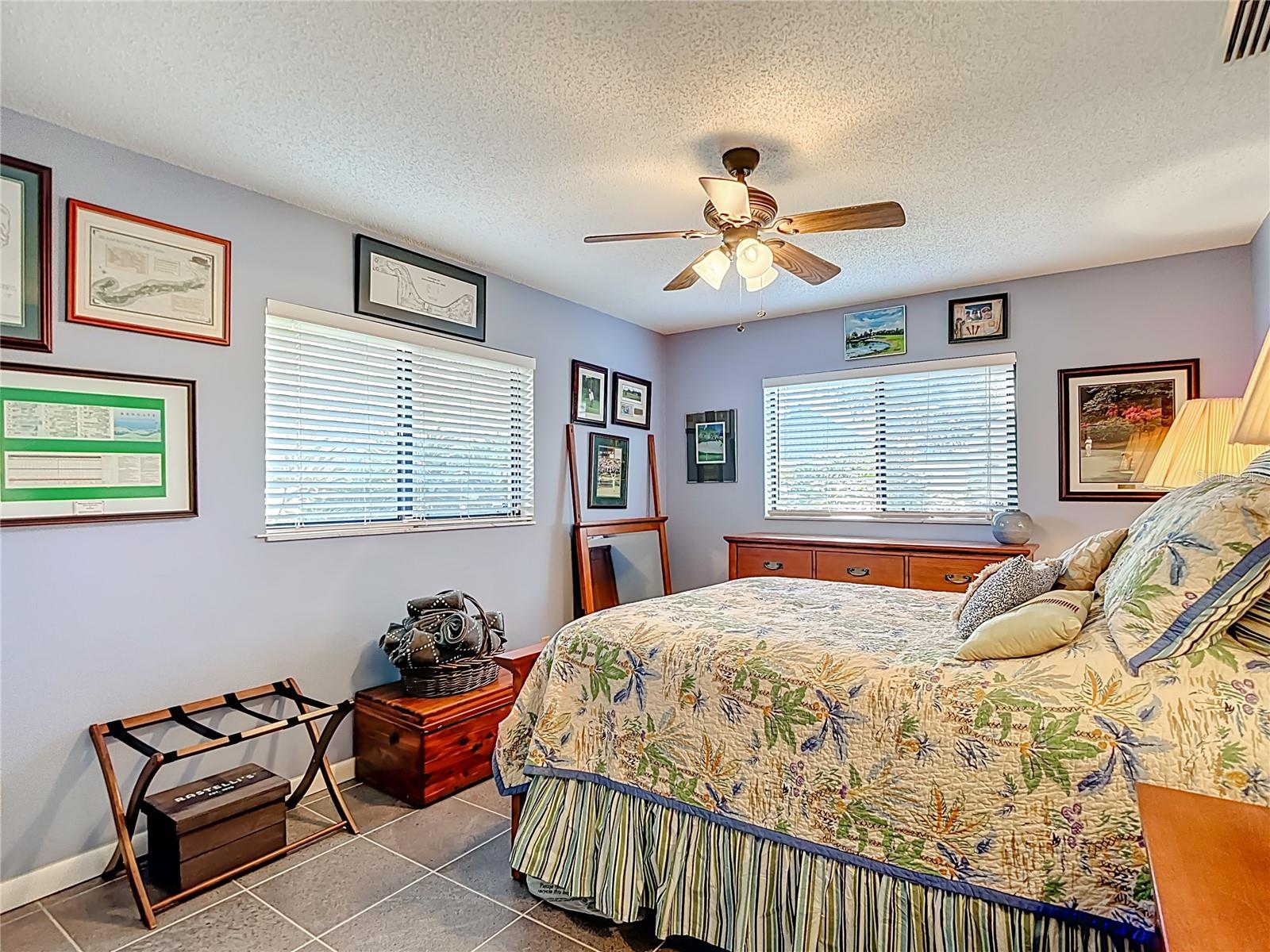 Listing photo id 49 for 6005 Pratt Street