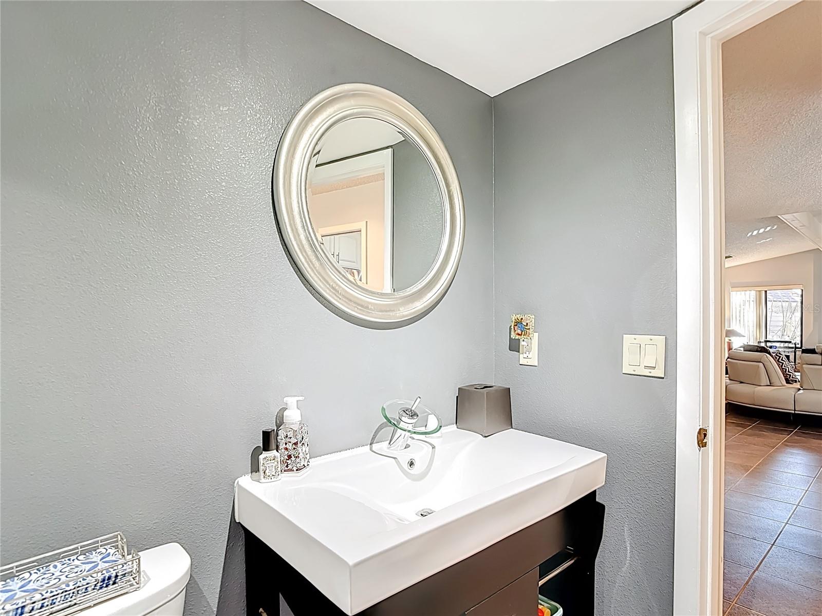 Listing photo id 56 for 6005 Pratt Street