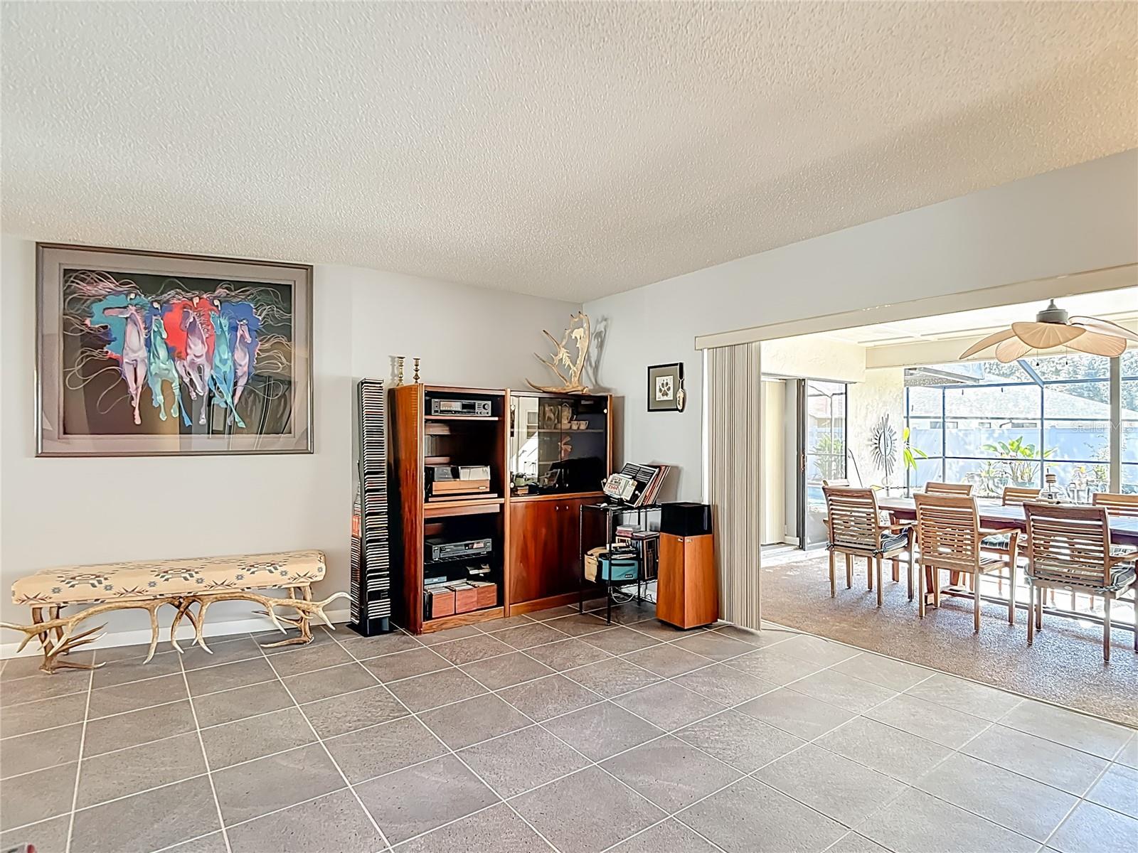 Listing photo id 4 for 6005 Pratt Street