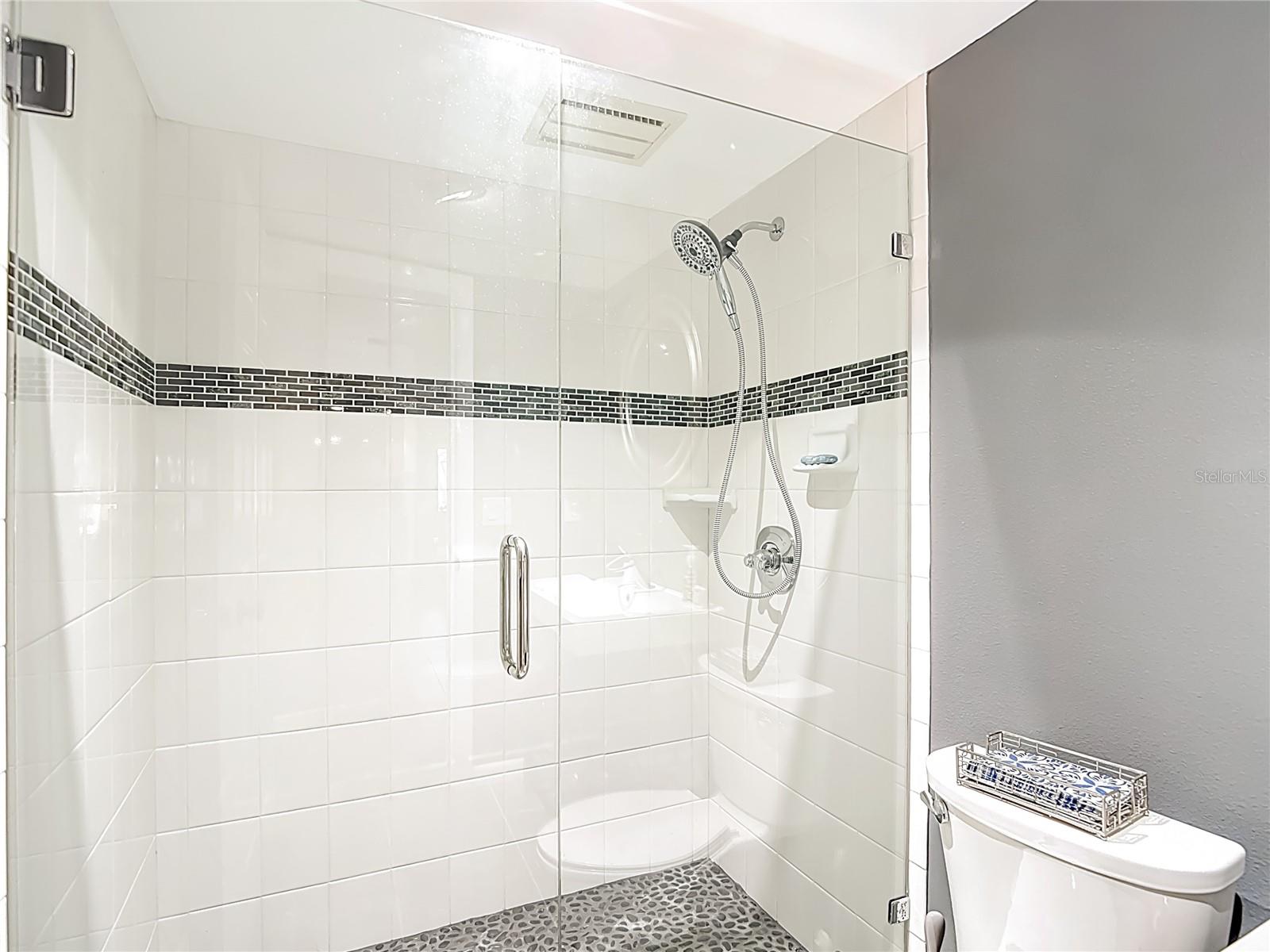 Listing photo id 58 for 6005 Pratt Street