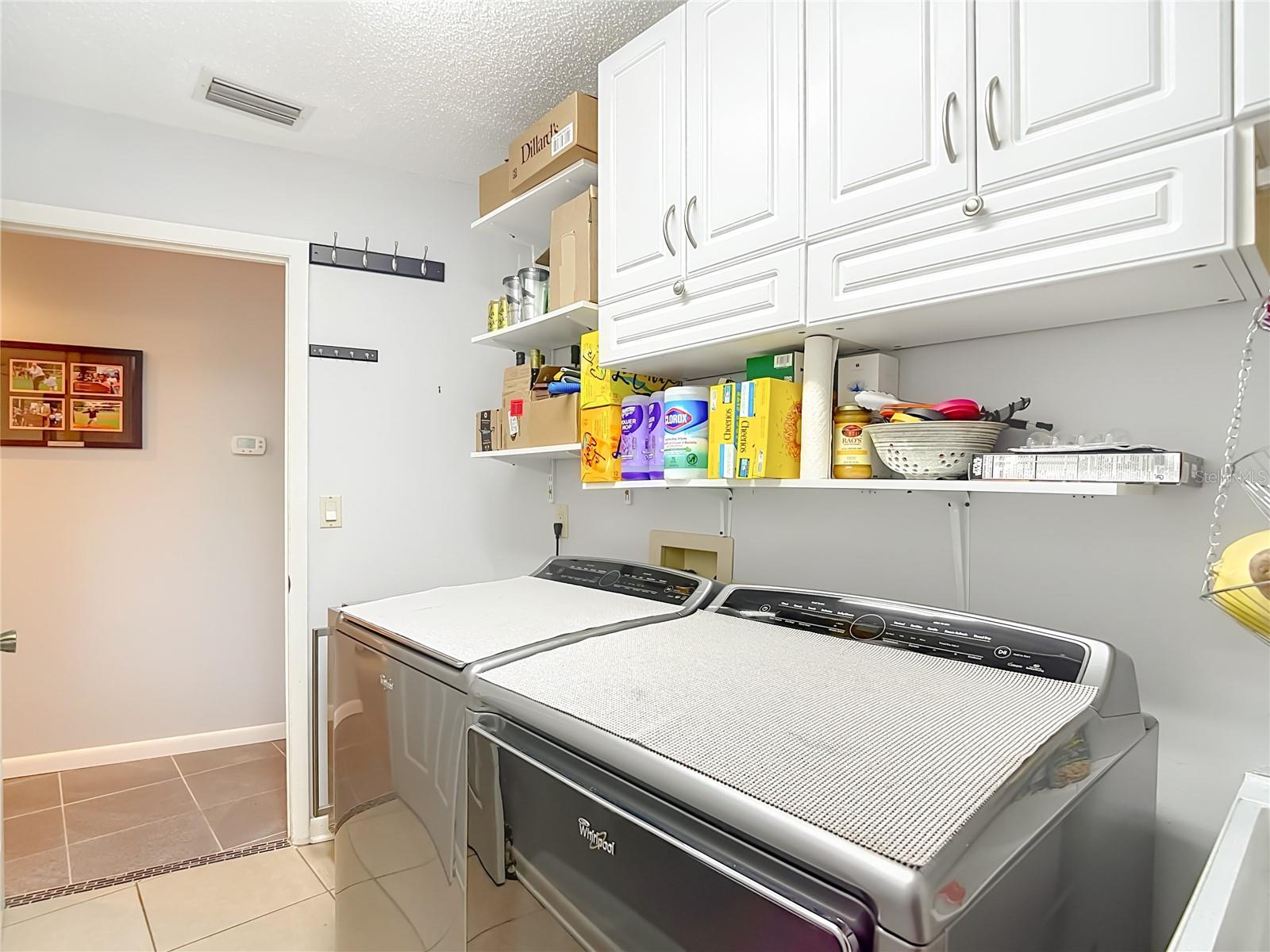 Listing photo id 59 for 6005 Pratt Street