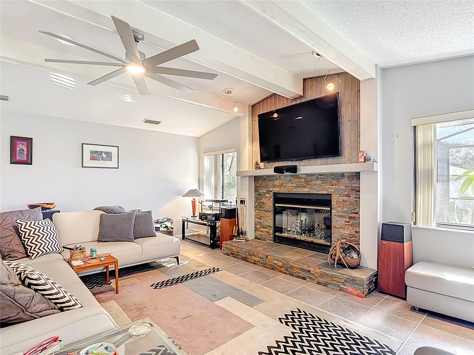 Listing photo id 60 for 6005 Pratt Street