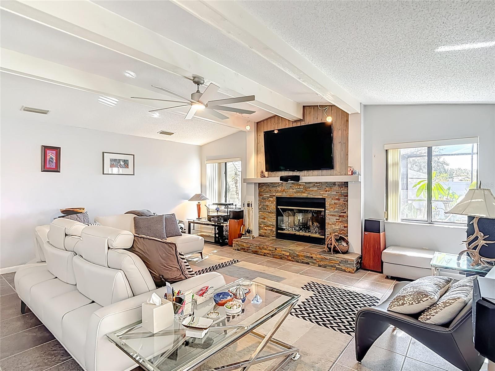 Listing photo id 61 for 6005 Pratt Street