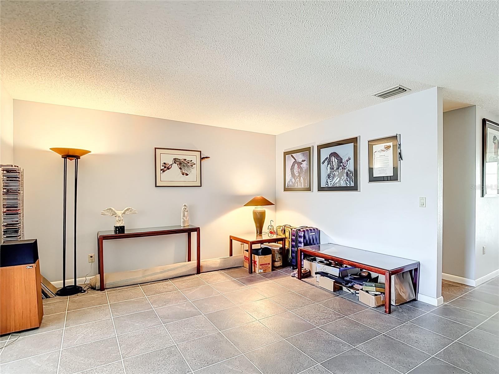 Listing photo id 65 for 6005 Pratt Street