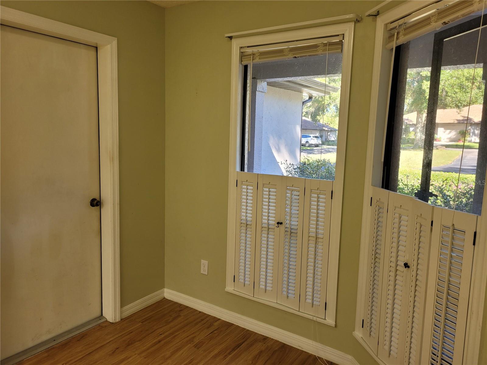 Image 10 of 35 For 6018 Bromley Circle