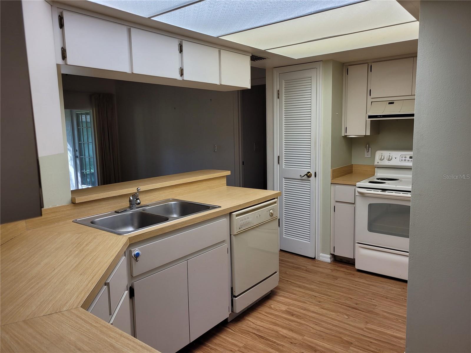 Image 12 of 35 For 6018 Bromley Circle