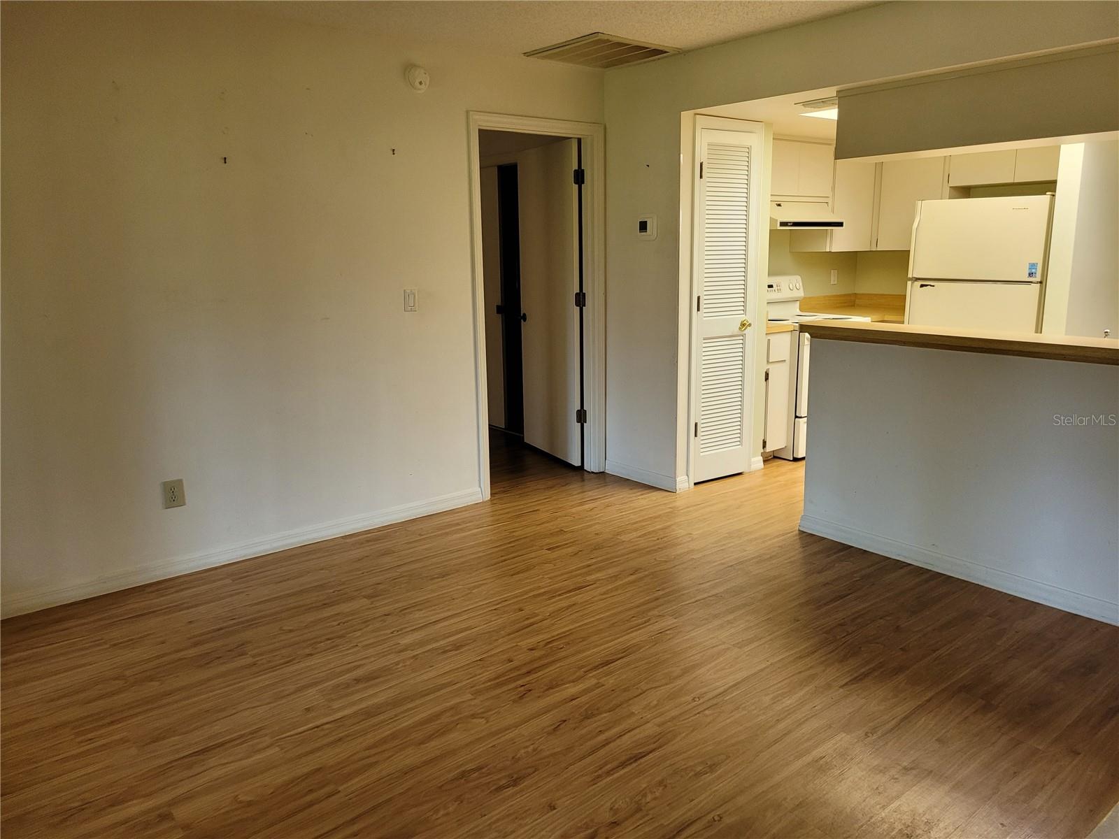 Image 15 of 35 For 6018 Bromley Circle