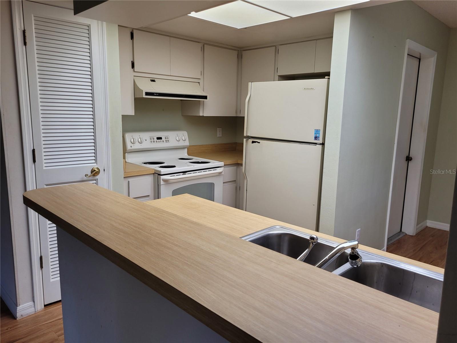 Image 18 of 35 For 6018 Bromley Circle