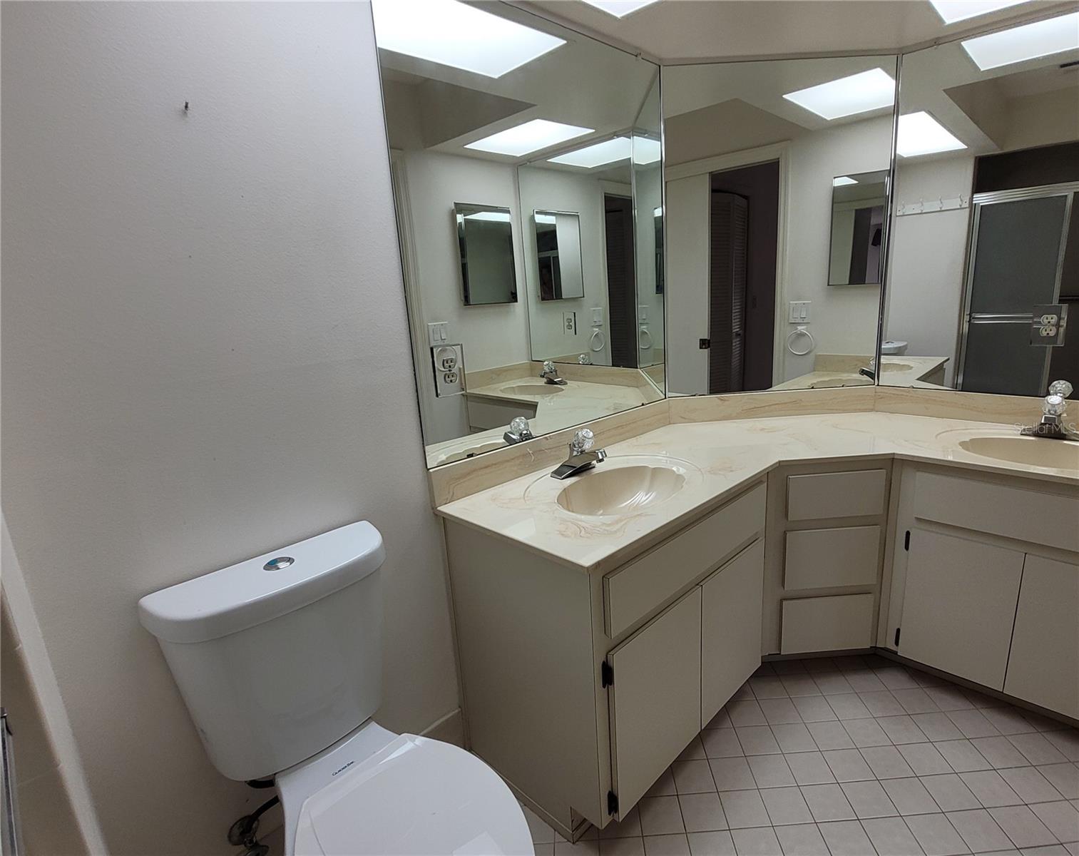 Image 22 of 35 For 6018 Bromley Circle