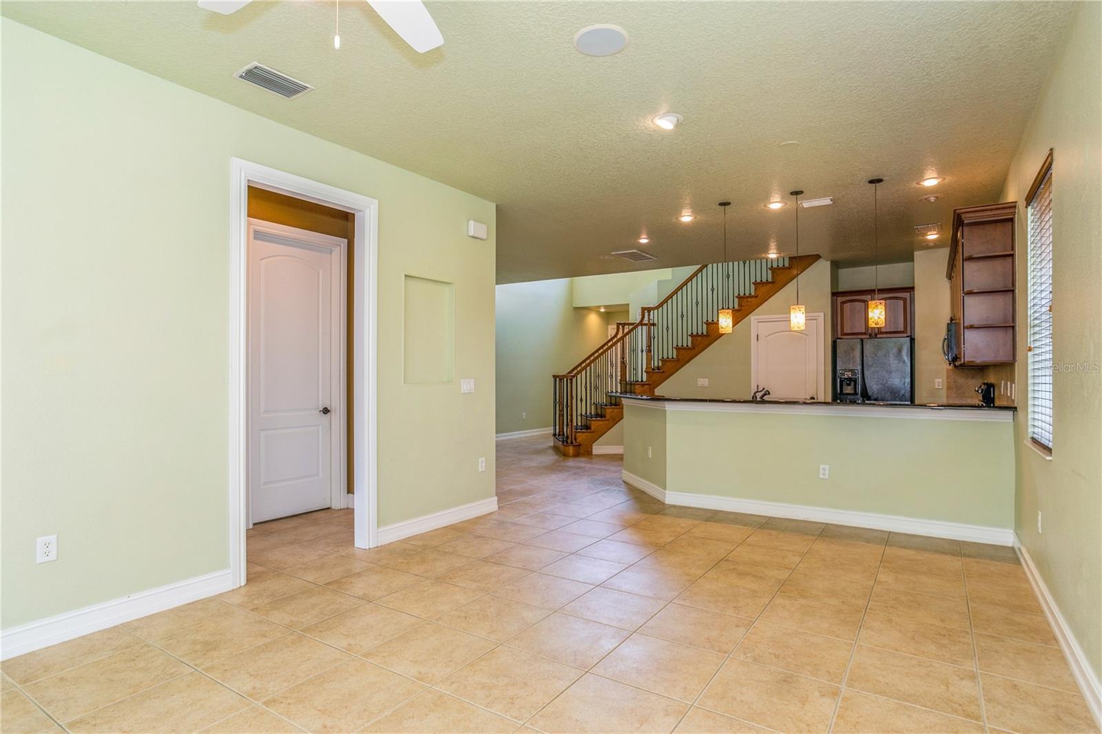 Image 11 of 35 For 10426 La Mirage Court