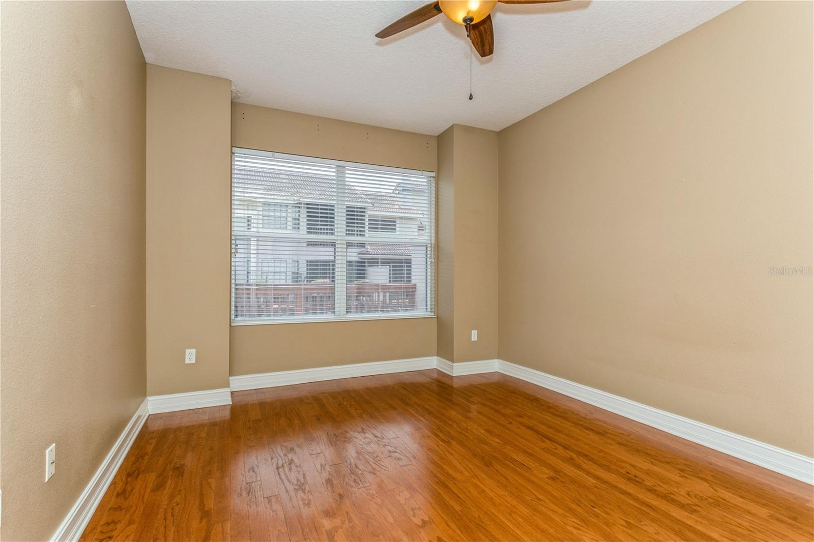 Image 13 of 35 For 10426 La Mirage Court