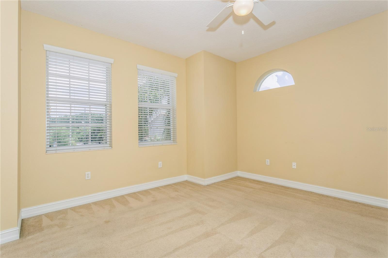 Image 16 of 35 For 10426 La Mirage Court