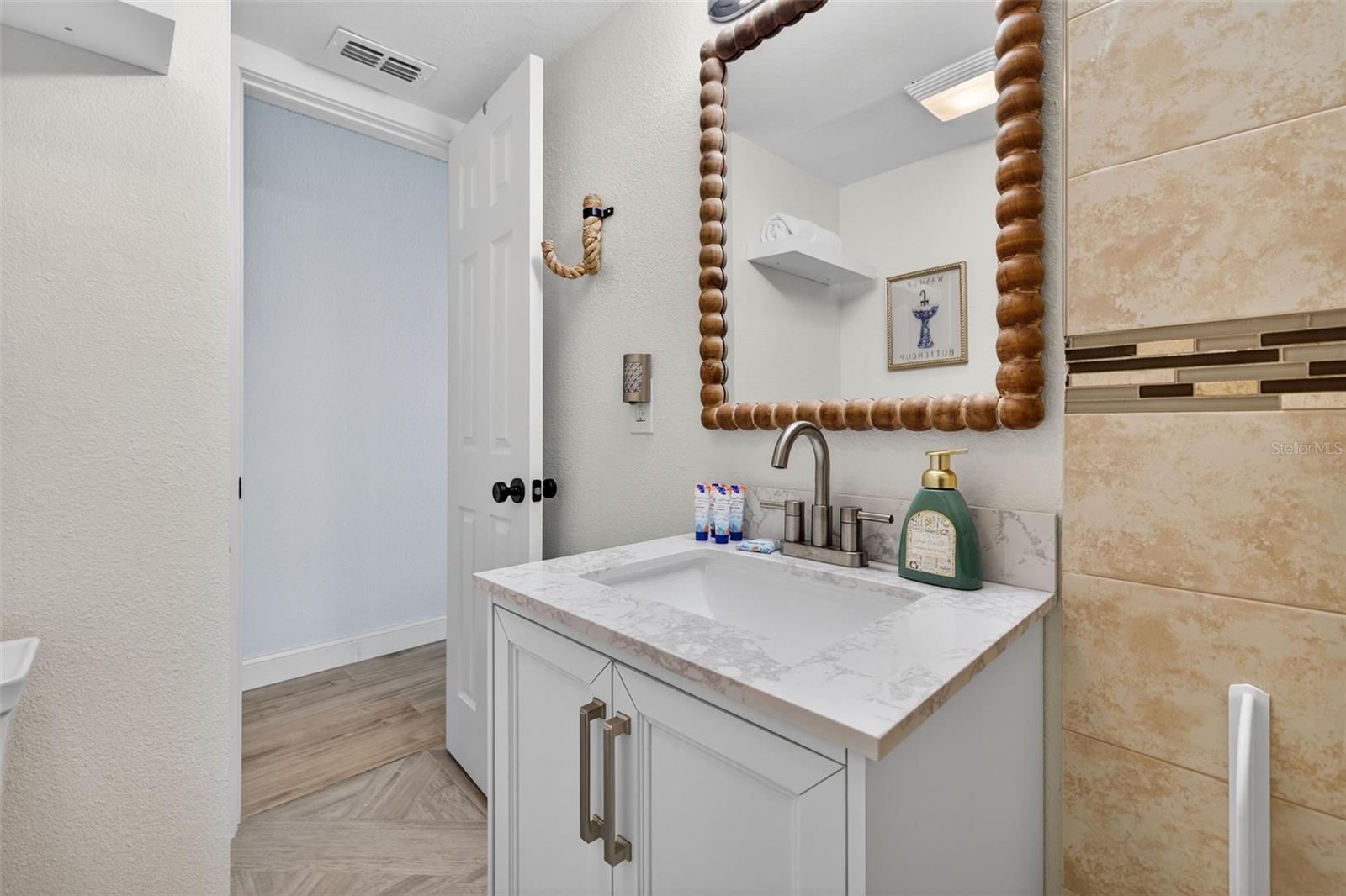 Image 13 of 19 For 14251 Gulf Boulevard 5