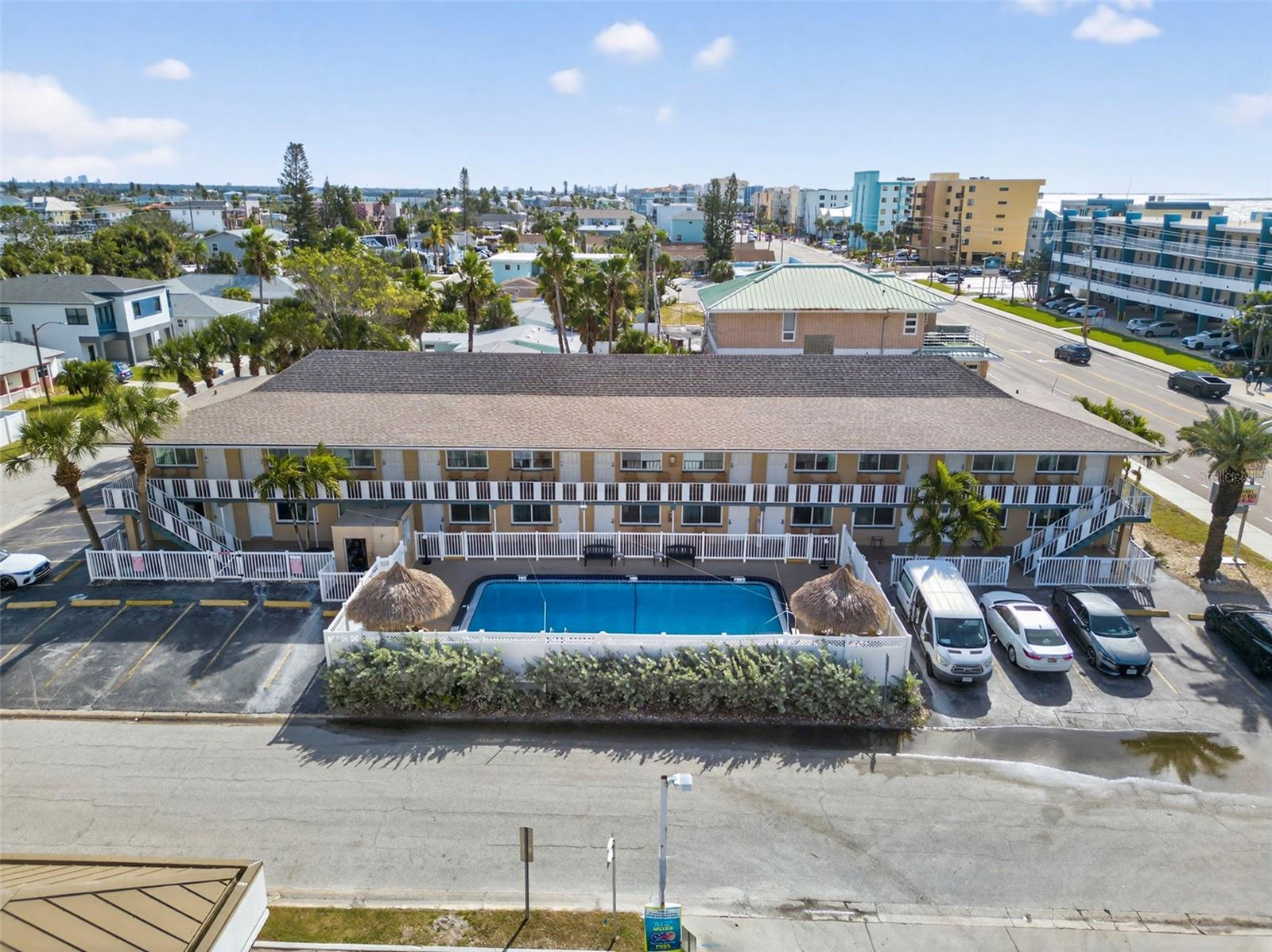 Image 3 of 19 For 14251 Gulf Boulevard 5