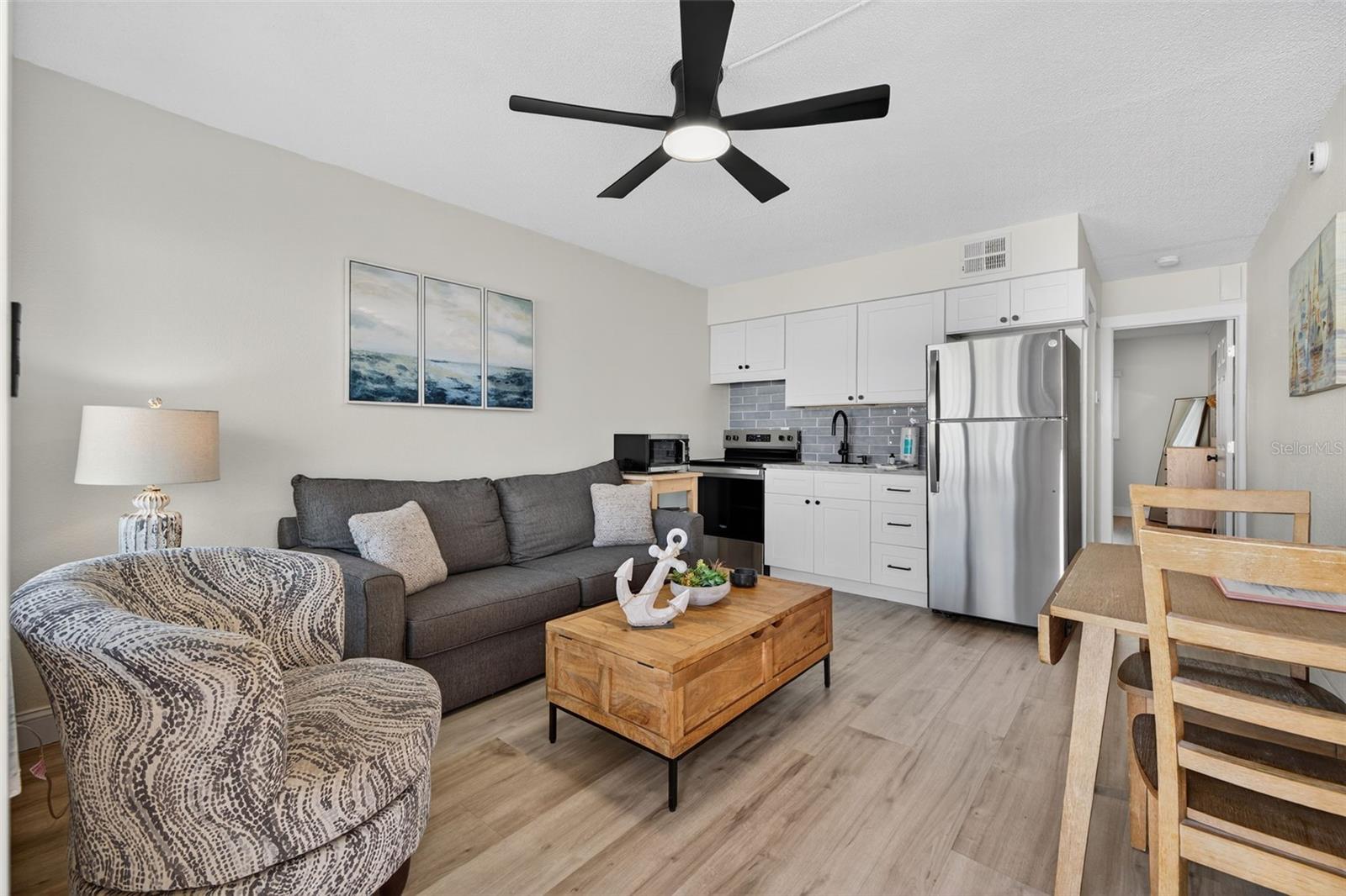 Image 5 of 19 For 14251 Gulf Boulevard 5