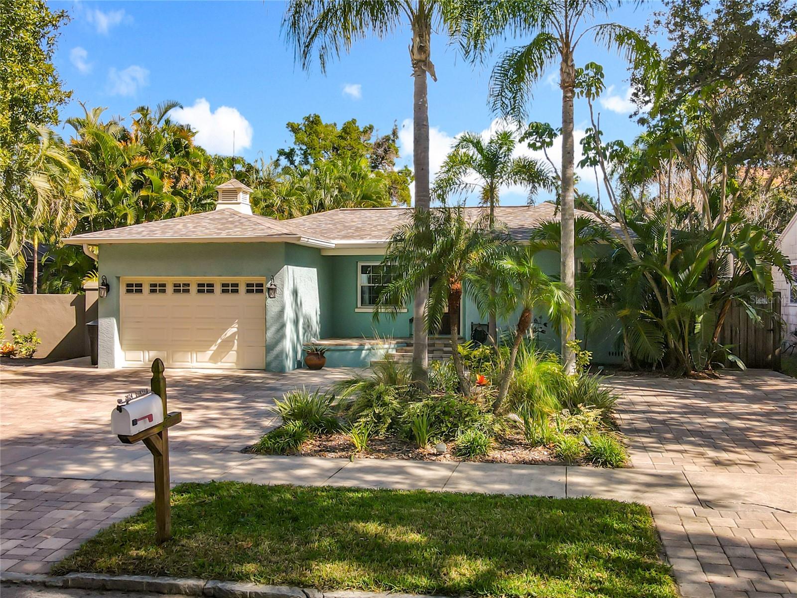 Listing photo id 8 for 2824 47th Street S