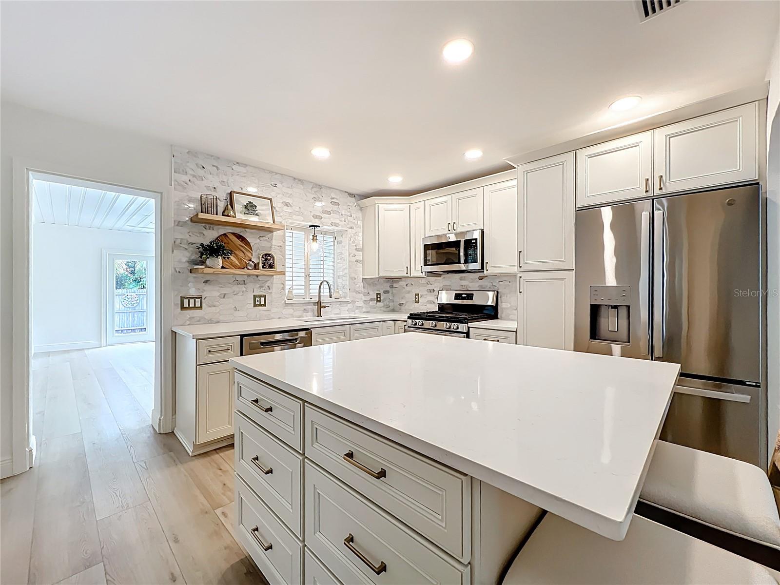 Listing photo id 14 for 2824 47th Street S