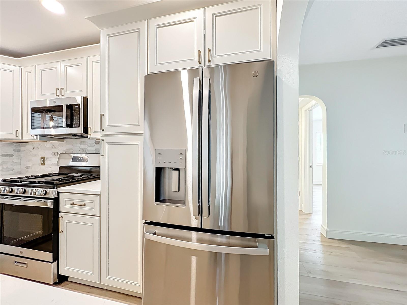 Listing photo id 15 for 2824 47th Street S