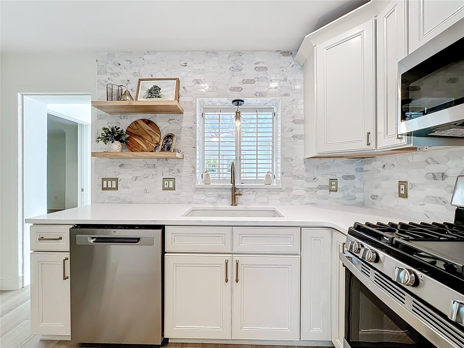 Listing photo id 16 for 2824 47th Street S