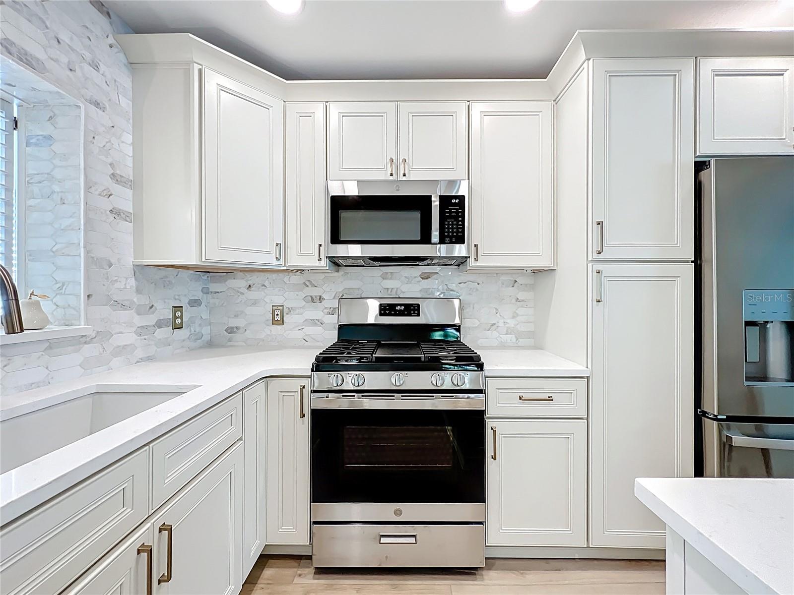 Listing photo id 17 for 2824 47th Street S