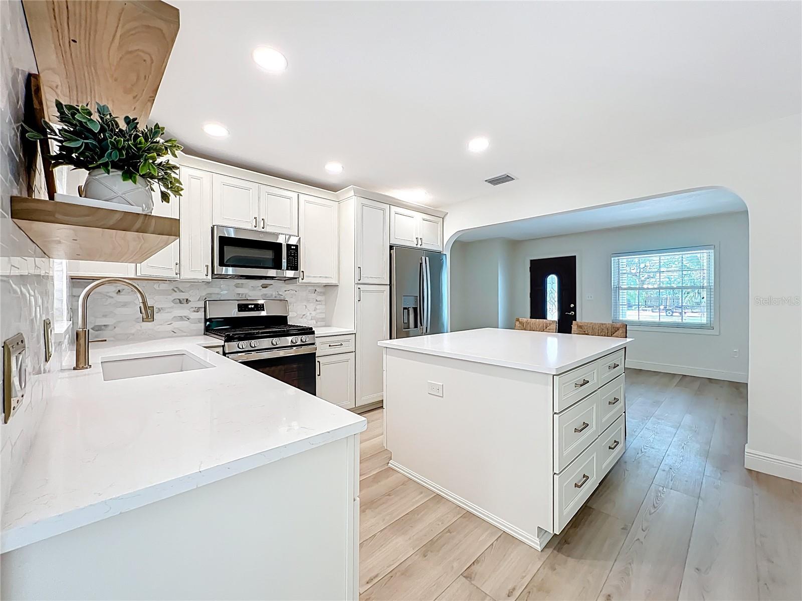 Listing photo id 18 for 2824 47th Street S