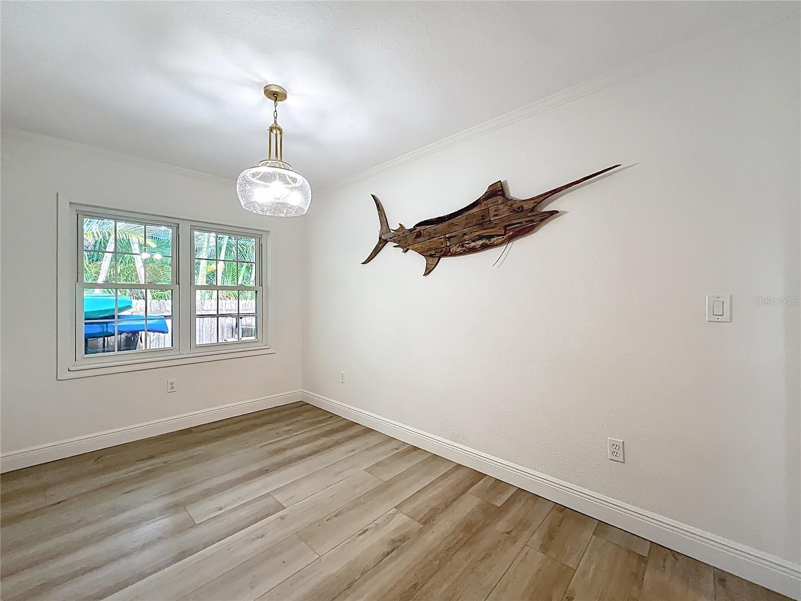 Listing photo id 19 for 2824 47th Street S