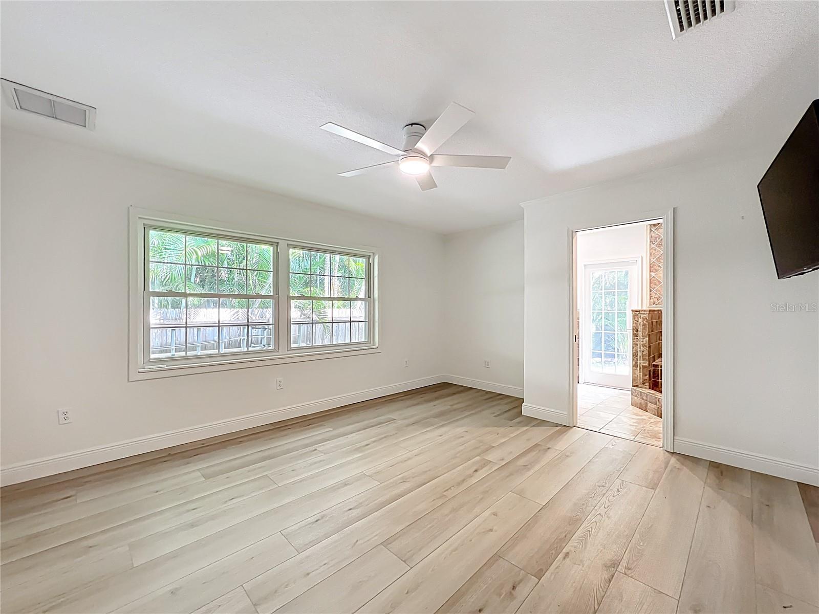 Listing photo id 24 for 2824 47th Street S