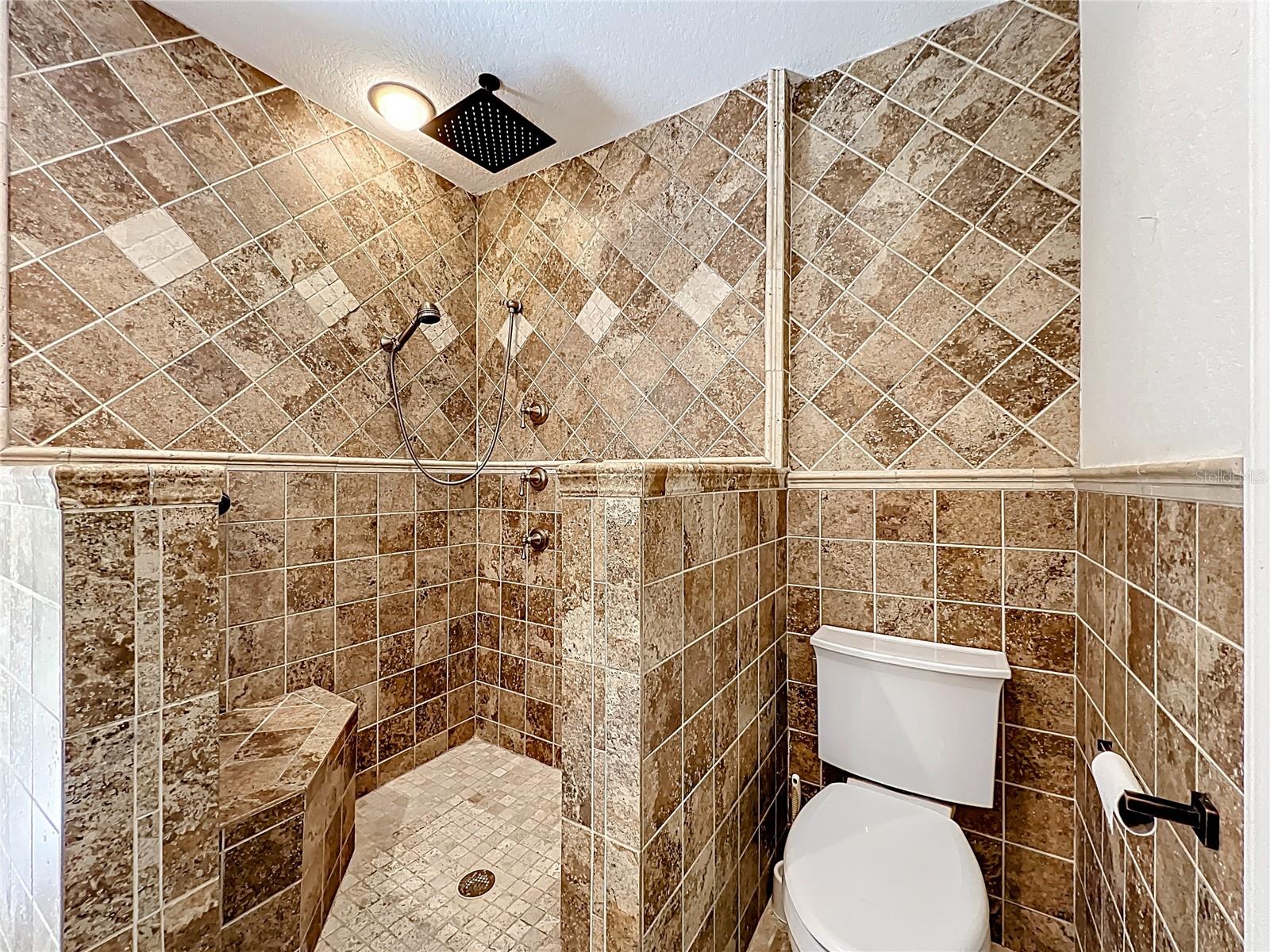 Listing photo id 25 for 2824 47th Street S