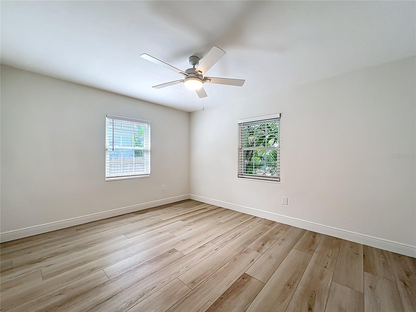 Listing photo id 27 for 2824 47th Street S