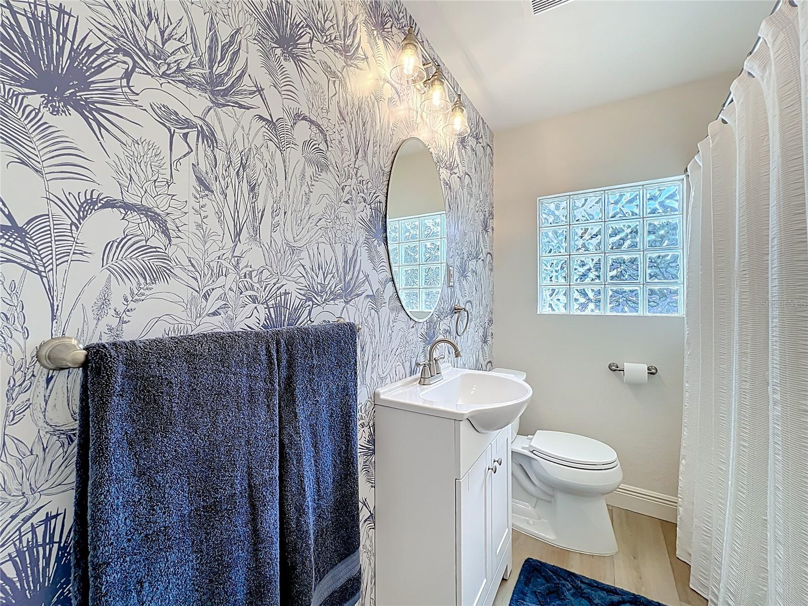 Listing photo id 33 for 2824 47th Street S