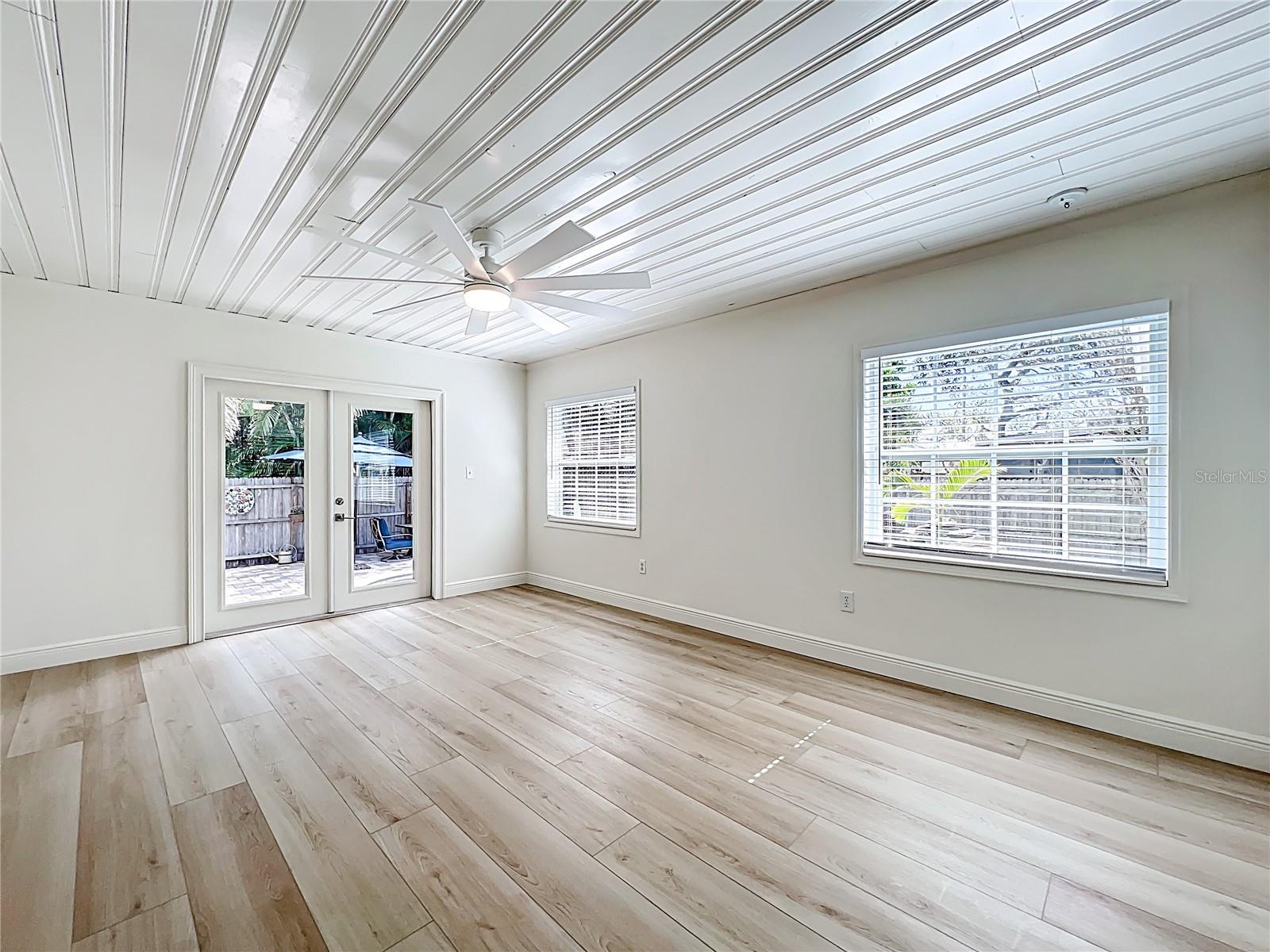 Listing photo id 35 for 2824 47th Street S