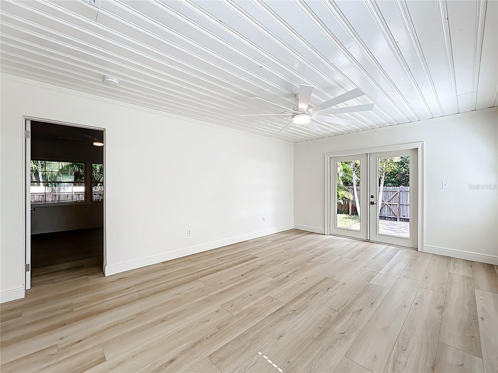 Listing photo id 36 for 2824 47th Street S