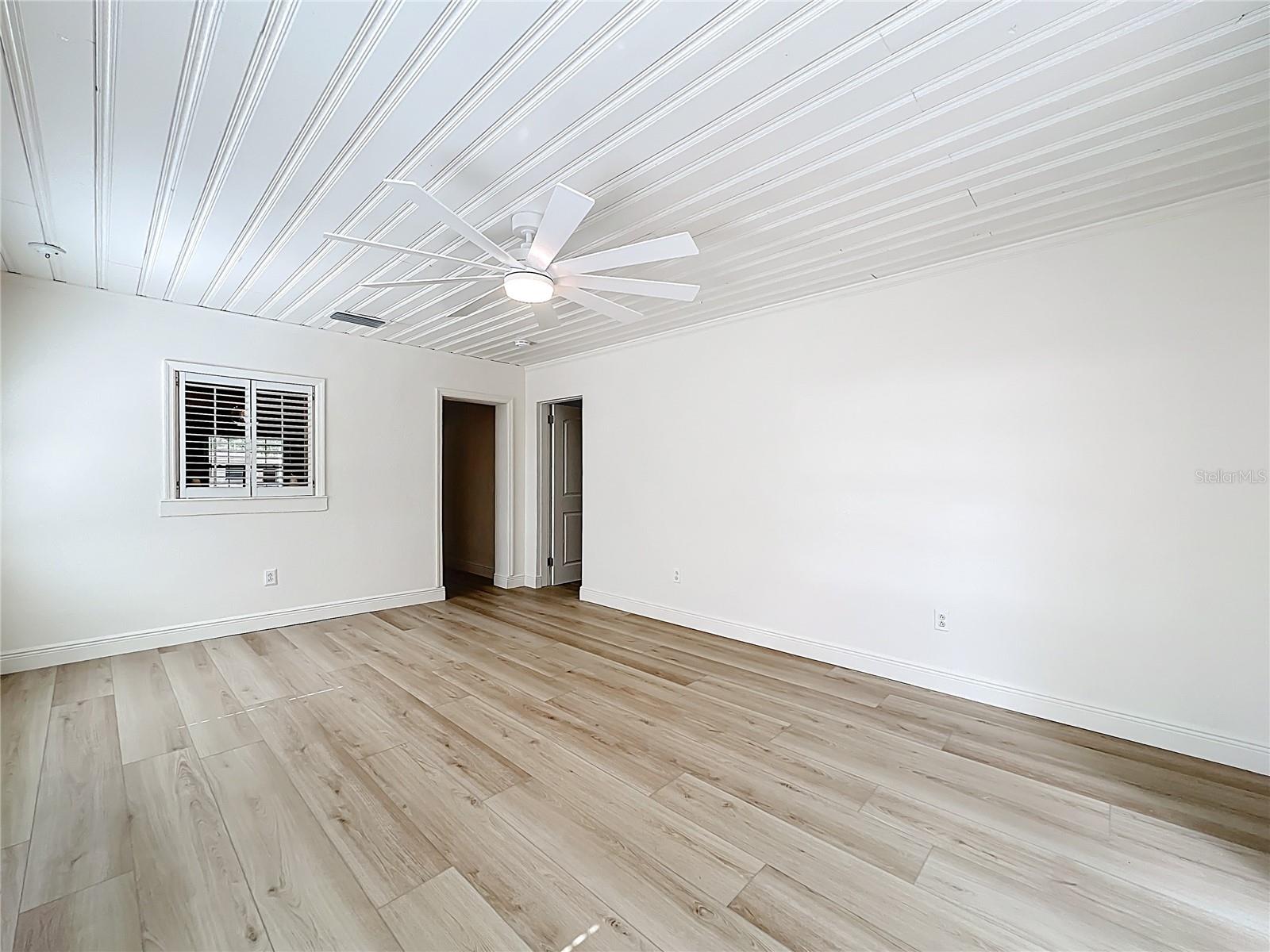 Listing photo id 37 for 2824 47th Street S