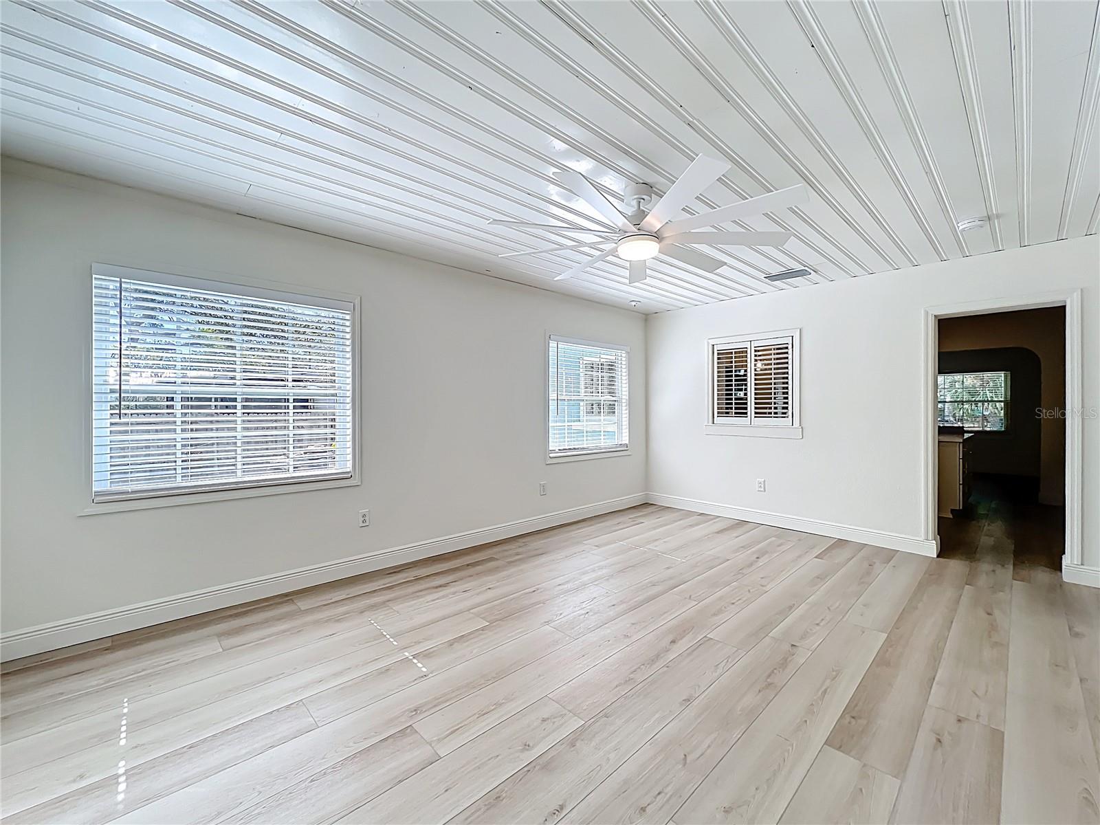 Listing photo id 38 for 2824 47th Street S